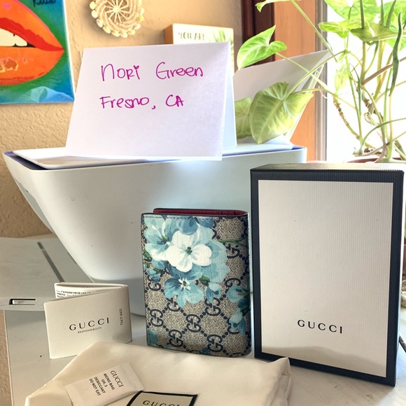 Sold. Gucci bloom wallet. - Picture 1 of 4